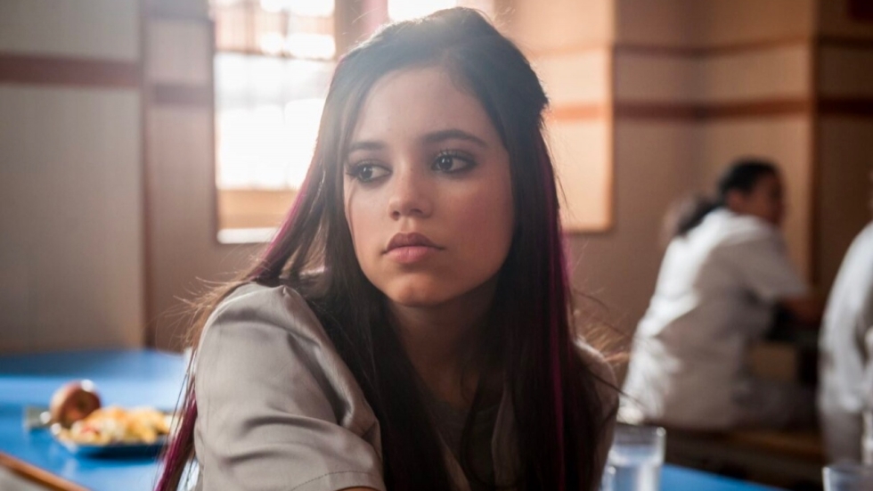 Jenna Ortega uit 'Wednesday' in doorschijnend jurkje dat heel wat prijsgeeft