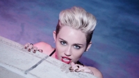 Miley Cyrus verpakt zichzelf in "iets moois" op Insta-foto waar je zeker 10 seconden naar kijkt