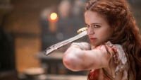 Joey King uit 'Bullet Train' viert de liefde met haar regisseur