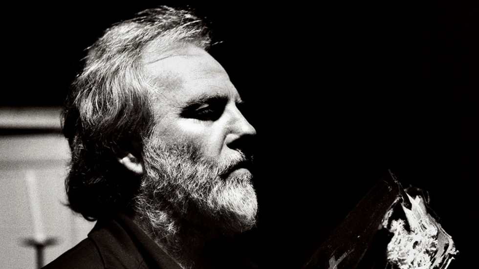 Filmmaker Kenneth Anger (96) overleden: choqueerde graag met zijn films