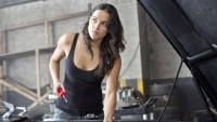 Waarom Michelle Rodriguez uit 'Fast & Furious' zich "een rebelse vis in Hollywood" noemt