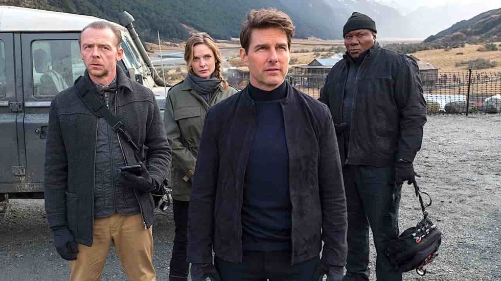 Tom Cruise hangt aan razendsnelle trein in adembenemende 'Mission Impossible 7' stunt