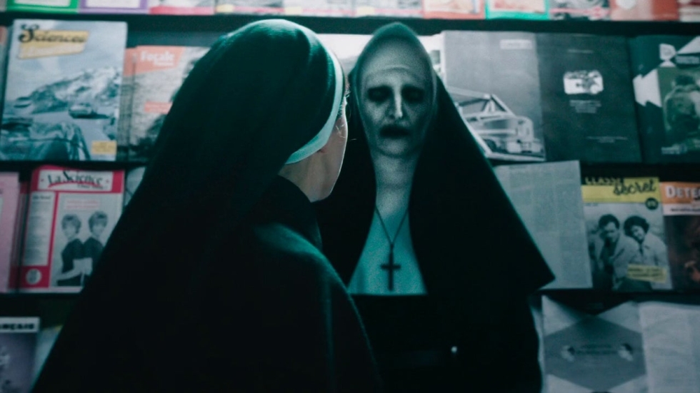 De akelige non uit 'The Nun II' onthult zichzelf op de officiële poster