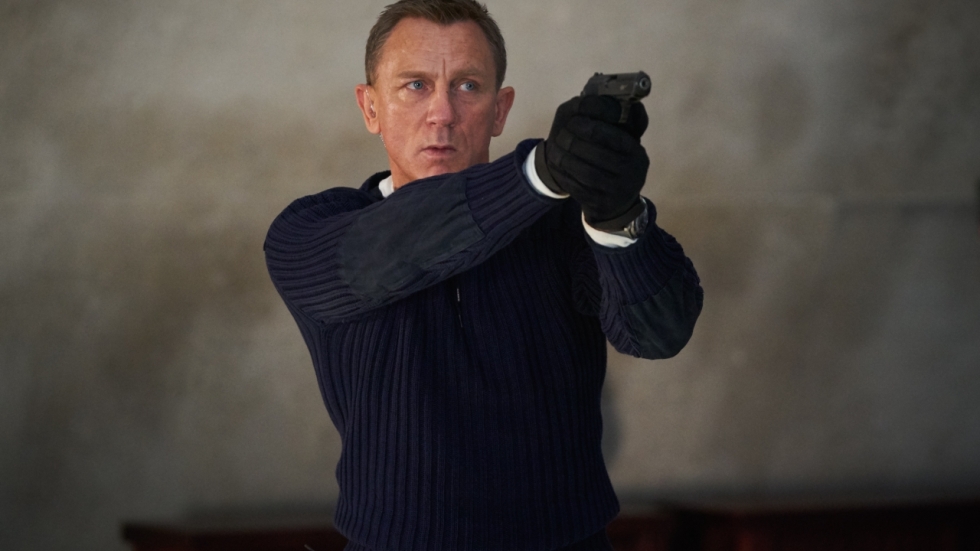 "Nieuwe James Bond" staat enorm voor aap tijdens BBC News-uitzending