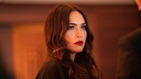 Megan Fox in doorschijnend visnet-jurkje op Insta-foto's