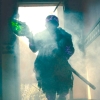 Foto uiterst gewelddadige film 'The Toxic Avenger' met Peter Dinklage