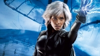 Deze gruwelijke moordscène in 'X-Men' laat Halle Berry koud: "Ze moest echt gebakken worden"