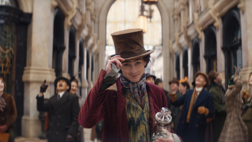 Fantasyfilm 'Wonka' met Timothée Chalamet krijgt een knalroze poster vol snoepgoed