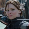 'The Hunger Games'-fan staat letterlijk in vuur en vlam in de brandende jurk van Katniss