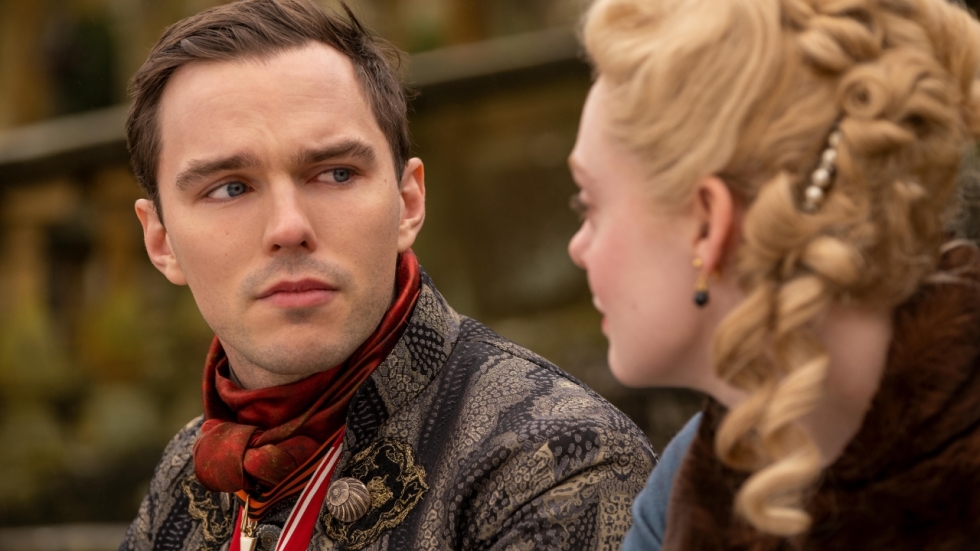 Nicholas Hoult had een "speciale truc" om zijn naaktscène voor 30 mensen te overleven