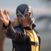 Kritiek op de zeer schaars geklede outfit van January Jones in 'X-Men: First Class'