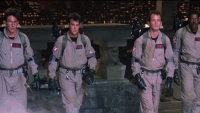 Annie Potts over het aantrekken van haar eigen 'Ghostbusters'-overall en de nostalgie op de set