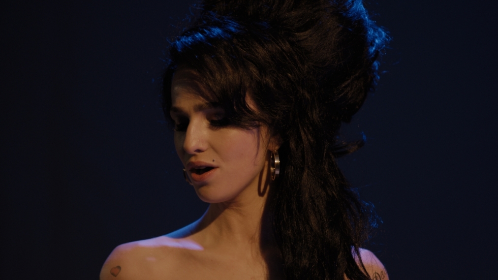 Nieuwe trailer van 'Back to Black' toont Amy Winehouse' succes en donkere kanten