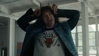 Video: Eddie uit 'Stranger Things' speelt 'Master Of Puppets' nu met de echte Metallica!