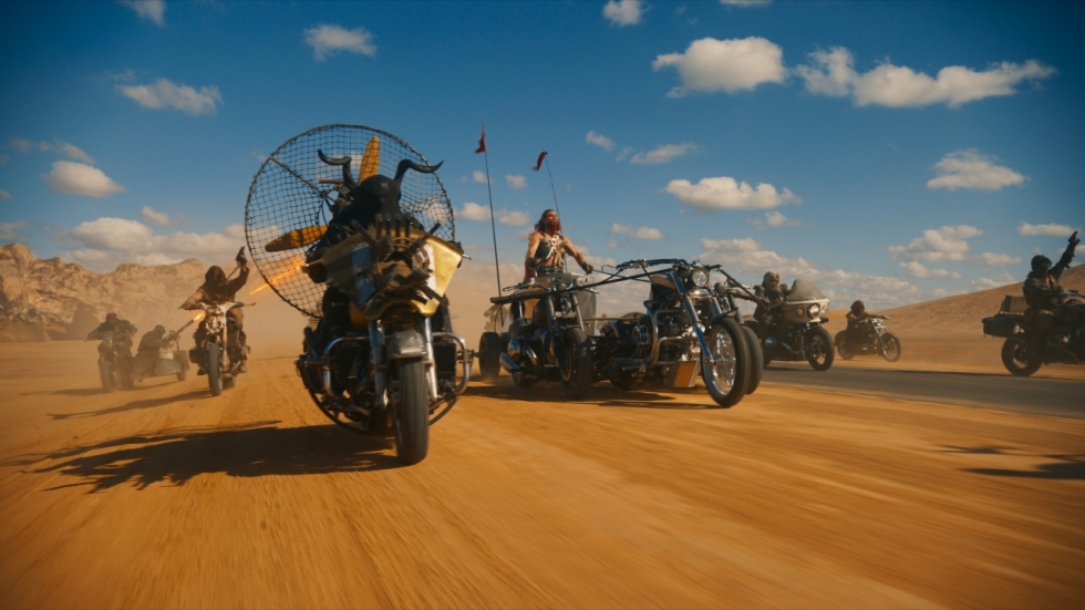 Anya Taylor Joy en Chris Hemsworth in bloederige 'Furiosa: A Mad Max Saga'-foto's