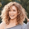 Jennifer Lopez laat zien hoe soepel haar lichaam nog is op 54-jarige leeftijd