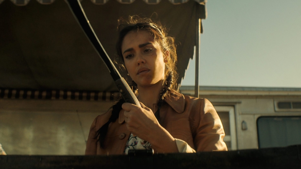 Jessica Alba's in een gevecht naar de waarheid in de trailer van 'Trigger Warning'